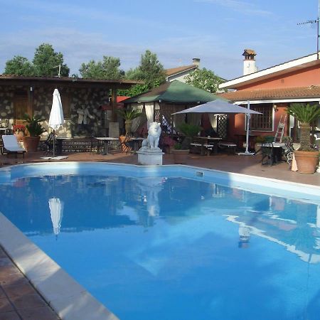 Chalet L Oasi Di Ambra 8 Posti Letto Con Uso Piscina Ardea Εξωτερικό φωτογραφία