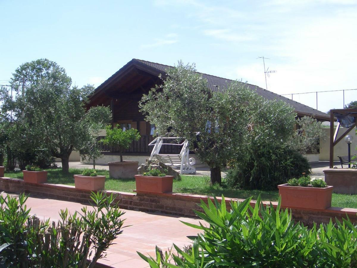 Chalet L Oasi Di Ambra 8 Posti Letto Con Uso Piscina Ardea Εξωτερικό φωτογραφία