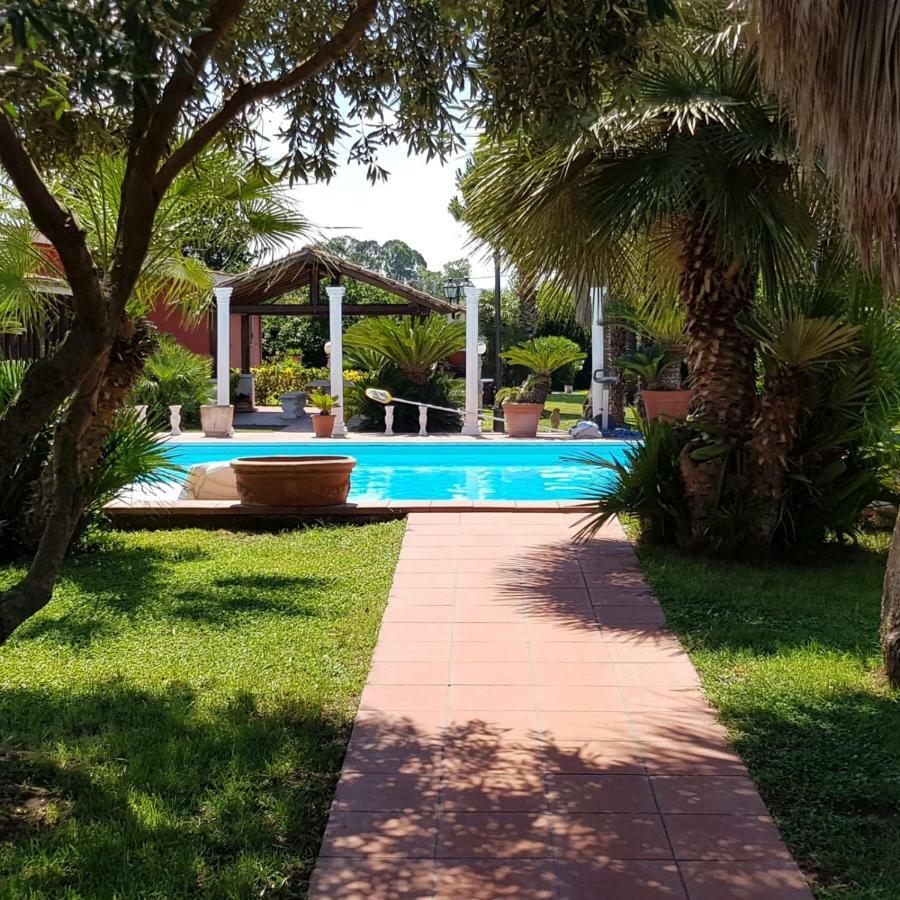 Chalet L Oasi Di Ambra 8 Posti Letto Con Uso Piscina Ardea Εξωτερικό φωτογραφία