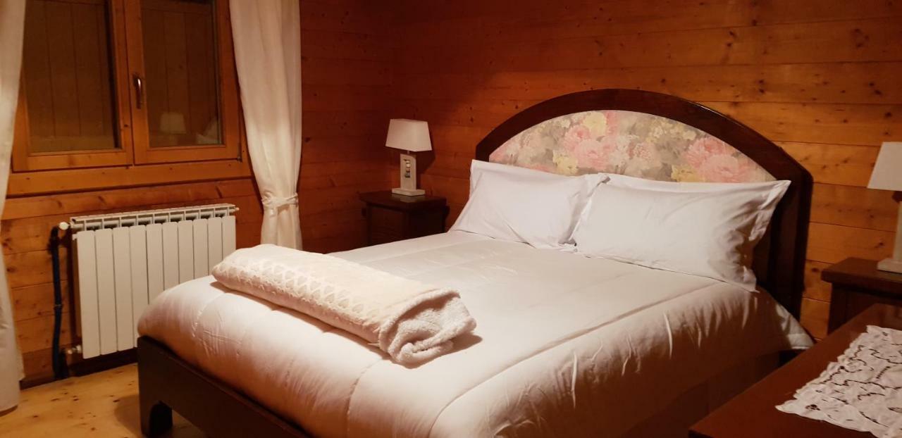 Chalet L Oasi Di Ambra 8 Posti Letto Con Uso Piscina Ardea Εξωτερικό φωτογραφία