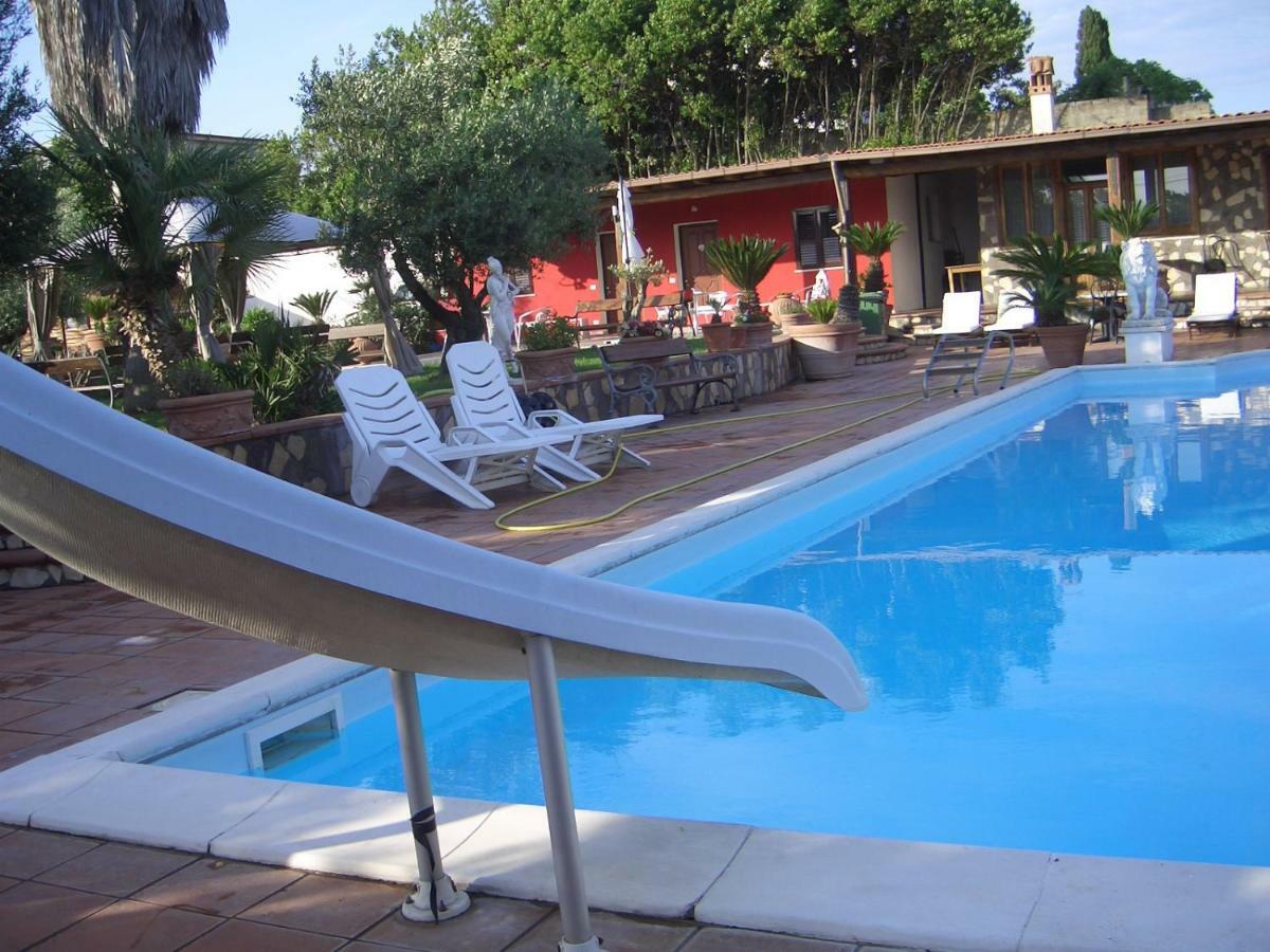Chalet L Oasi Di Ambra 8 Posti Letto Con Uso Piscina Ardea Εξωτερικό φωτογραφία