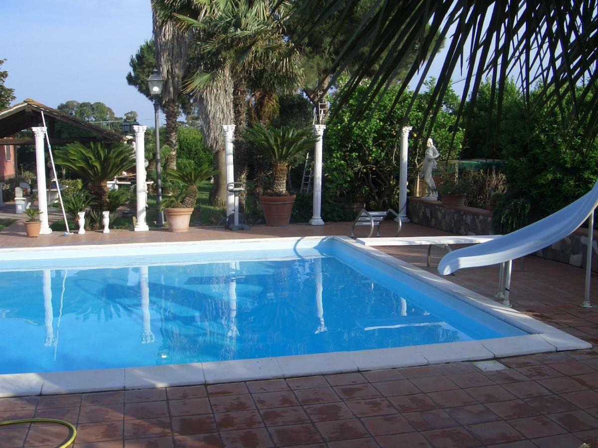 Chalet L Oasi Di Ambra 8 Posti Letto Con Uso Piscina Ardea Εξωτερικό φωτογραφία